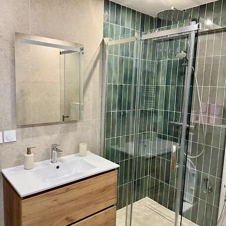 Апартаменти Renove Au Coeur De Juan-les-pins, A 3 Min De La Антіб